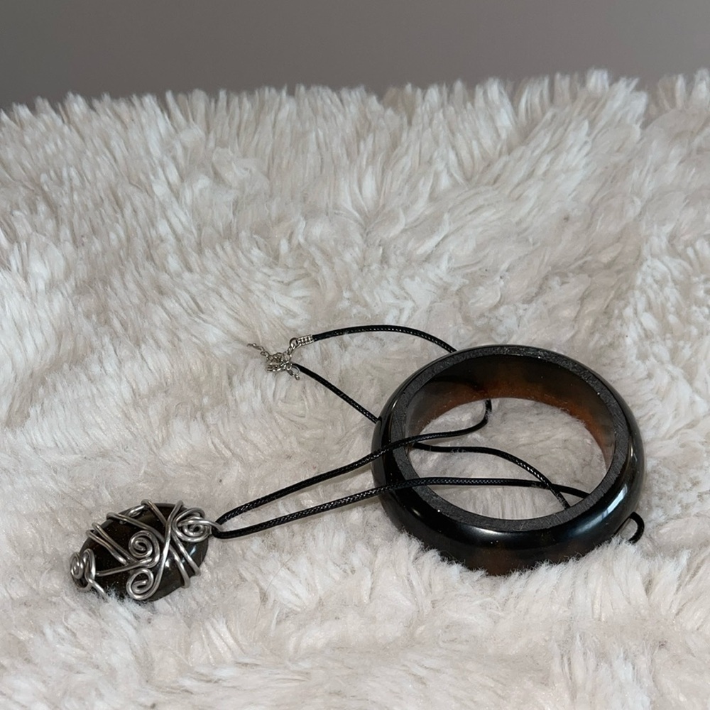 Handmade resin pendent on string chain with clasp and bracelet both NWOT
